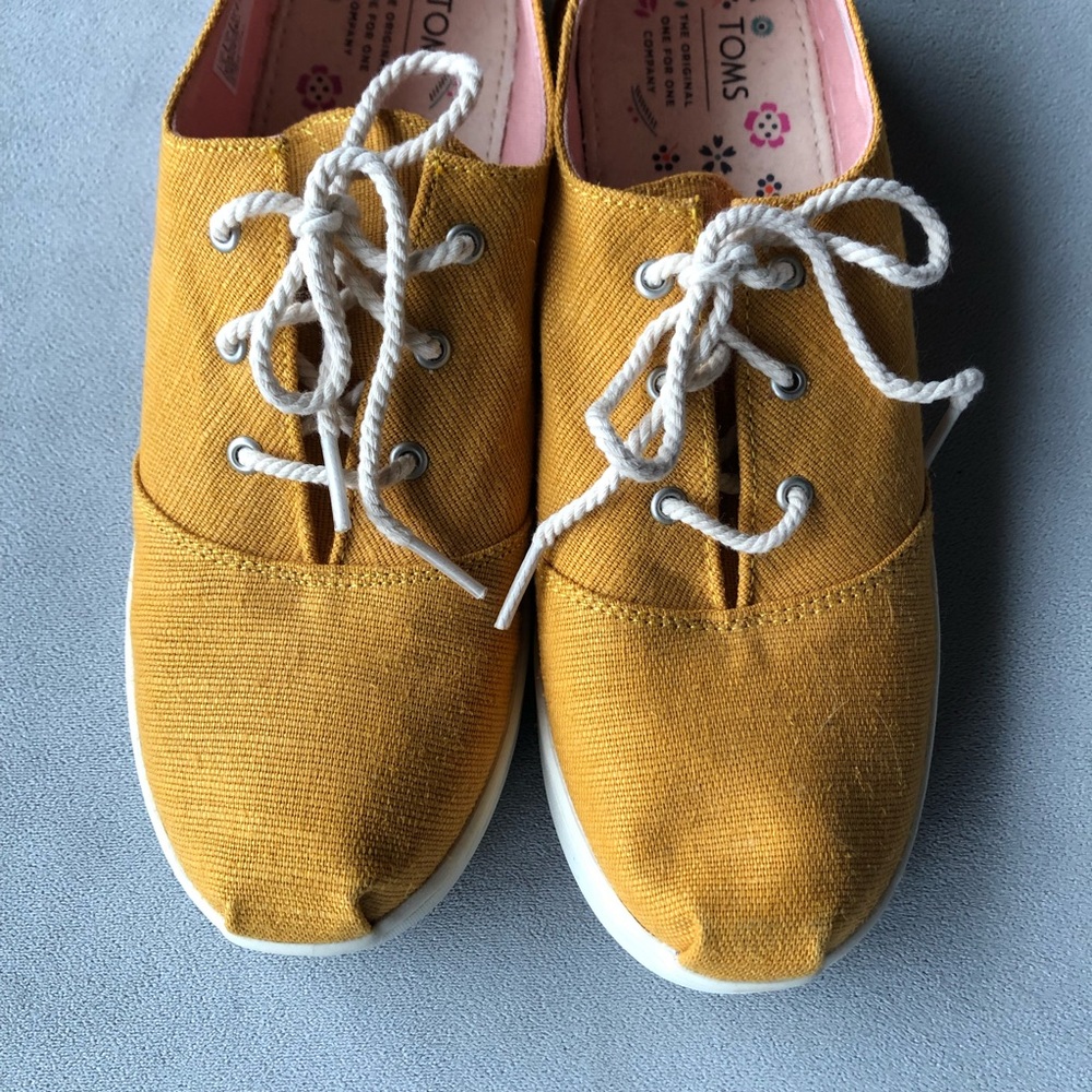 Toms ~ Lace Shoes ~ Yellow